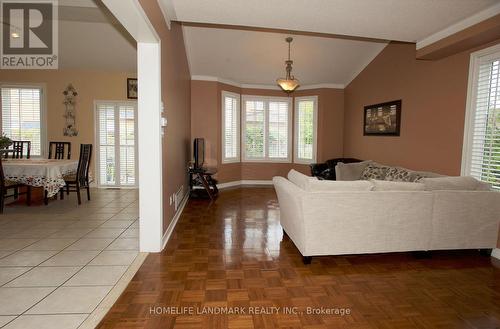 1 Starling Boulevard, Vaughan, ON - Indoor Photo Showing Living Room