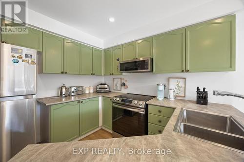 465 Bartholomew Drive, Newmarket, ON - Indoor Photo Showing Kitchen With Stainless Steel Kitchen With Double Sink