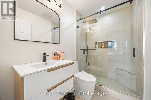 465 Bartholomew Drive, Newmarket, ON - Indoor Photo Showing Bathroom