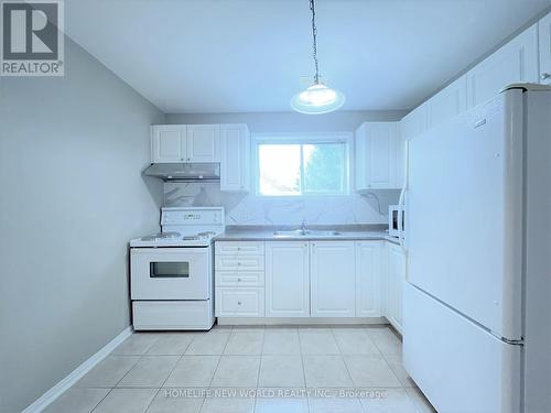 5 Golden Eagle Way, Barrie, ON - Indoor Photo Showing Kitchen