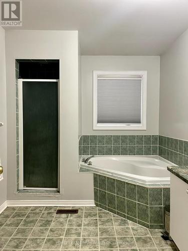 2097 White Dove Circle, Oakville, ON - Indoor Photo Showing Bathroom