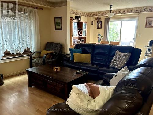 2097 White Dove Circle, Oakville, ON - Indoor Photo Showing Living Room