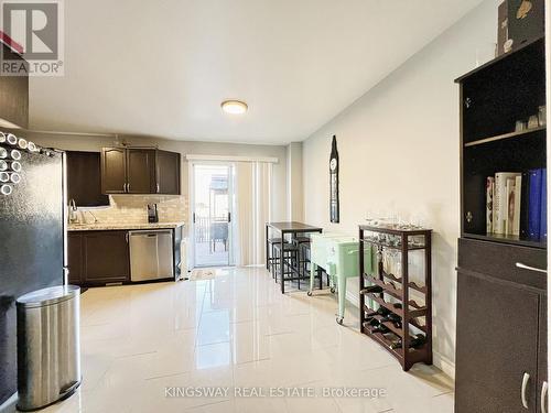 3931 Stoneham Way, Mississauga, ON - Indoor Photo Showing Kitchen