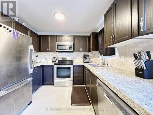 3931 Stoneham Way, Mississauga, ON - Indoor Photo Showing Kitchen