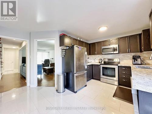 3931 Stoneham Way, Mississauga, ON - Indoor Photo Showing Kitchen