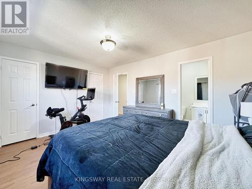 3931 Stoneham Way, Mississauga, ON - Indoor Photo Showing Bedroom