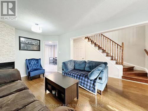 3931 Stoneham Way, Mississauga, ON - Indoor Photo Showing Living Room