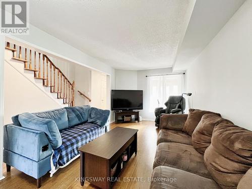 3931 Stoneham Way, Mississauga, ON - Indoor Photo Showing Living Room