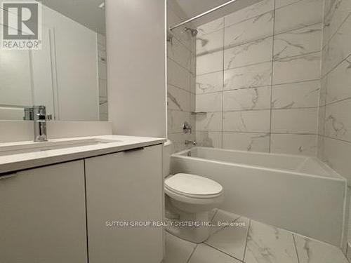 903 - 204 Burnhamthorpe Road E, Mississauga, ON - Indoor Photo Showing Bathroom