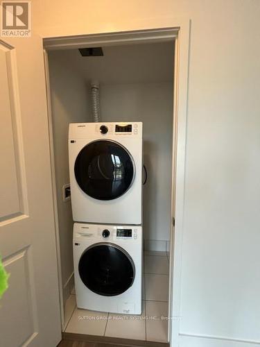 903 - 204 Burnhamthorpe Road E, Mississauga, ON - Indoor Photo Showing Laundry Room