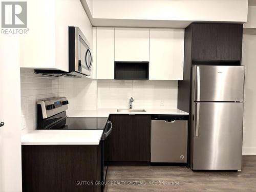 903 - 204 Burnhamthorpe Road E, Mississauga, ON - Indoor Photo Showing Kitchen With Upgraded Kitchen