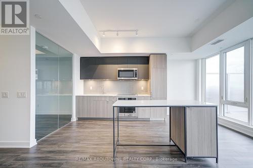 105 - 220 Missinnihe Way, Mississauga, ON - Indoor Photo Showing Kitchen