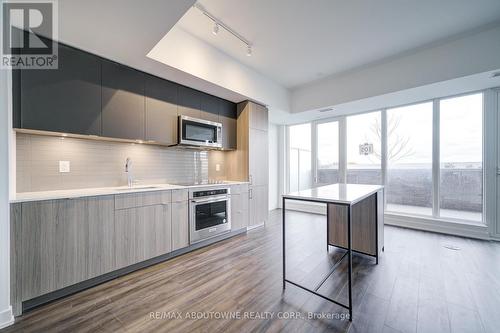 105 - 220 Missinnihe Way, Mississauga, ON - Indoor Photo Showing Kitchen With Upgraded Kitchen