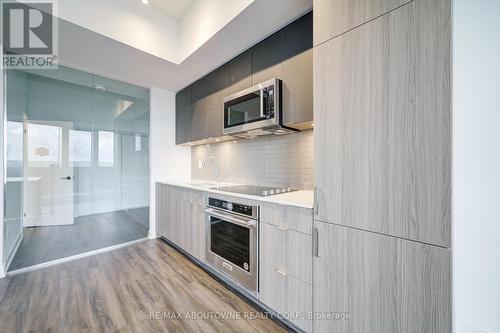 105 - 220 Missinnihe Way, Mississauga, ON - Indoor Photo Showing Kitchen