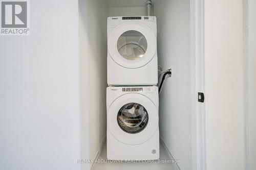 105 - 220 Missinnihe Way, Mississauga, ON - Indoor Photo Showing Laundry Room