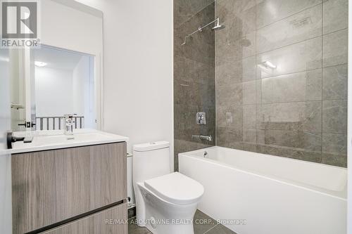 105 - 220 Missinnihe Way, Mississauga, ON - Indoor Photo Showing Bathroom