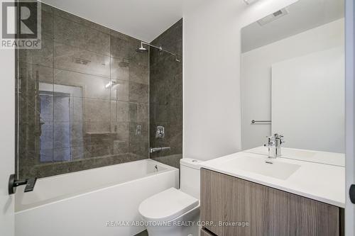 105 - 220 Missinnihe Way, Mississauga, ON - Indoor Photo Showing Bathroom