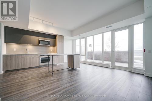 105 - 220 Missinnihe Way, Mississauga, ON - Indoor Photo Showing Kitchen