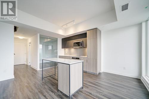 105 - 220 Missinnihe Way, Mississauga, ON - Indoor Photo Showing Kitchen