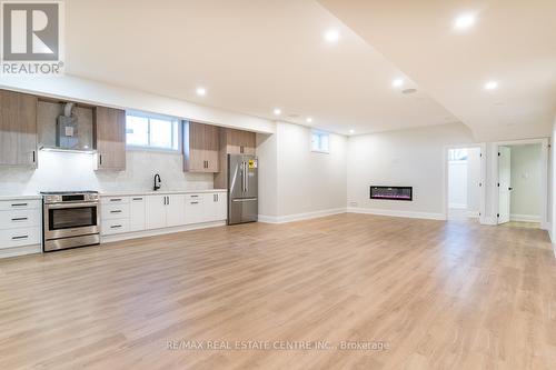 256 Mountain Road, Grimsby, ON - Indoor Photo Showing Kitchen