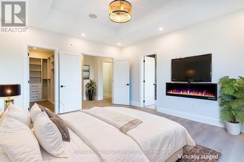 256 Mountain Road, Grimsby, ON - Indoor Photo Showing Bedroom