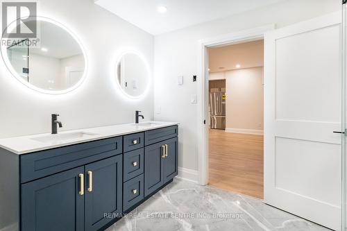 256 Mountain Road, Grimsby, ON - Indoor Photo Showing Bathroom