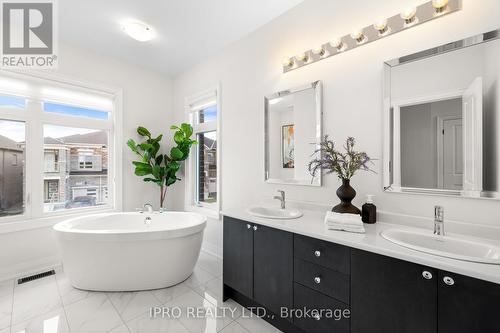 5 Cattail Crescent, Hamilton, ON - Indoor Photo Showing Bathroom