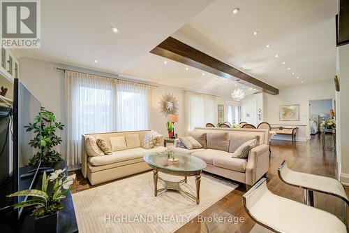 1453 Falconridge Court, Mississauga, ON - Indoor Photo Showing Living Room