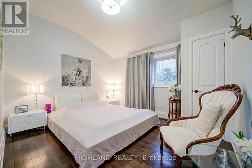 1453 Falconridge Court, Mississauga, ON - Indoor Photo Showing Bedroom