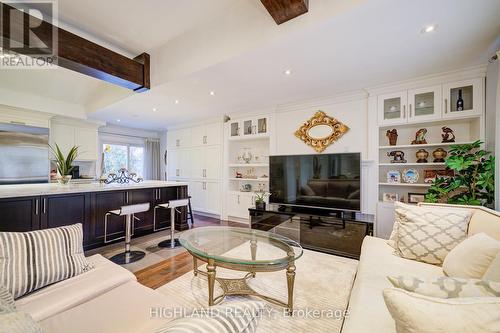 1453 Falconridge Court, Mississauga, ON - Indoor Photo Showing Living Room