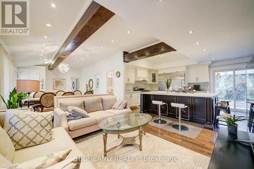 1453 Falconridge Court, Mississauga, ON - Indoor Photo Showing Living Room