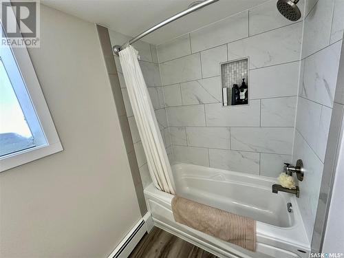 2450 Edgar Street, Regina, SK - Indoor Photo Showing Bathroom