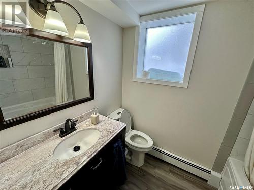 2450 Edgar Street, Regina, SK - Indoor Photo Showing Bathroom