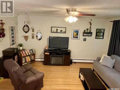 2450 Edgar Street, Regina, SK - Indoor Photo Showing Living Room