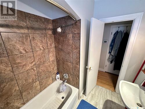 2450 Edgar Street, Regina, SK - Indoor Photo Showing Bathroom