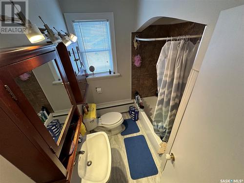 2450 Edgar Street, Regina, SK - Indoor Photo Showing Bathroom