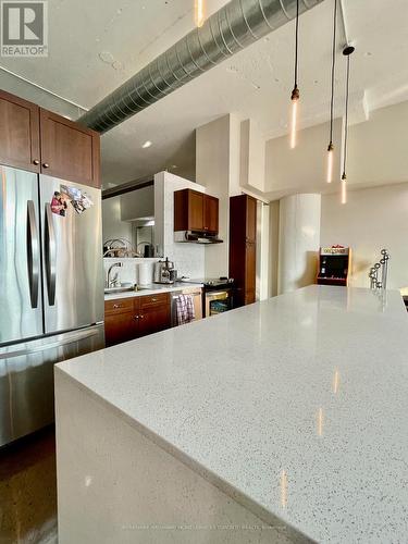 655 - 155 Dalhousie Street, Toronto, ON - Indoor Photo Showing Kitchen