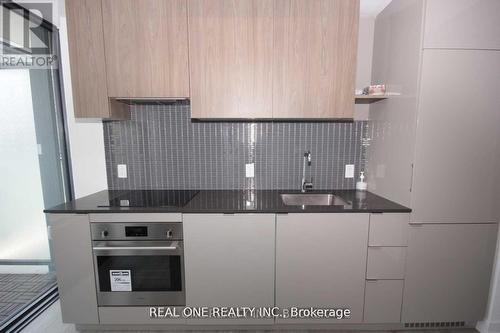 1910 - 161 Roehampton Avenue, Toronto, ON - Indoor Photo Showing Kitchen