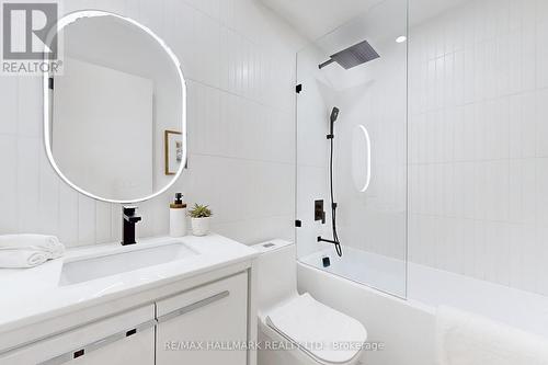 100 Victor Avenue, Toronto, ON - Indoor Photo Showing Bathroom