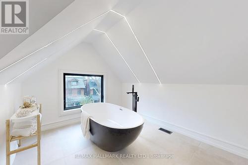 100 Victor Avenue, Toronto, ON - Indoor Photo Showing Bathroom