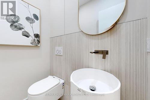 100 Victor Avenue, Toronto, ON - Indoor Photo Showing Bathroom