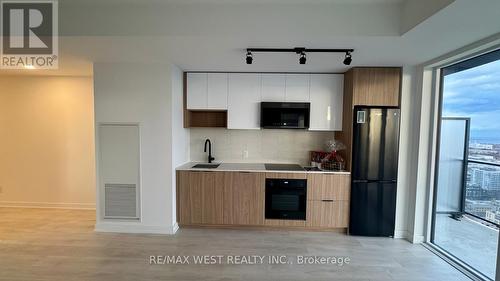 3405 - 5 Defries Street, Toronto, ON - Indoor Photo Showing Kitchen