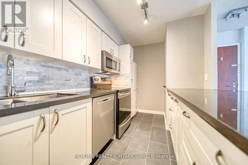 2106 - 1055 Bay Street, Toronto, ON - Indoor Photo Showing Kitchen With Upgraded Kitchen