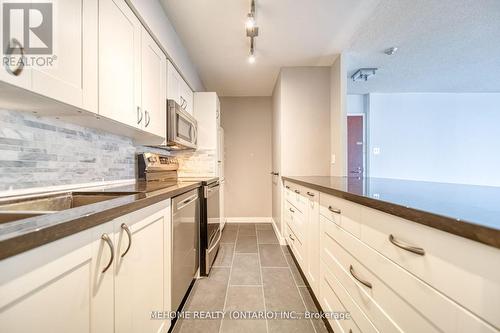 2106 - 1055 Bay Street, Toronto, ON - Indoor Photo Showing Kitchen With Upgraded Kitchen