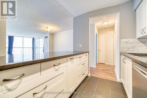 2106 - 1055 Bay Street, Toronto, ON - Indoor Photo Showing Kitchen