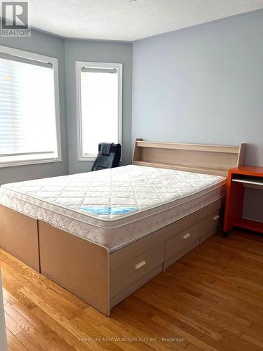 3498 Old Orchard Park Drive, Mississauga, ON - Indoor Photo Showing Bedroom