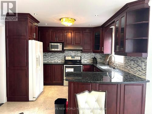 3498 Old Orchard Park Drive, Mississauga, ON - Indoor Photo Showing Kitchen With Double Sink With Upgraded Kitchen