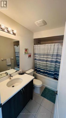 216 Law Drive, Guelph, ON - Indoor Photo Showing Bathroom