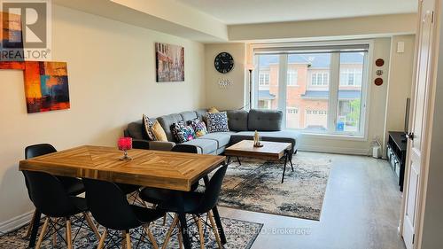 216 Law Drive, Guelph, ON - Indoor Photo Showing Living Room