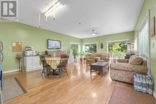 2958 King Street, Caledon, ON - Indoor Photo Showing Living Room